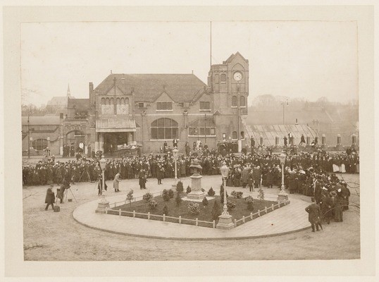 onthulling 1911.jpg