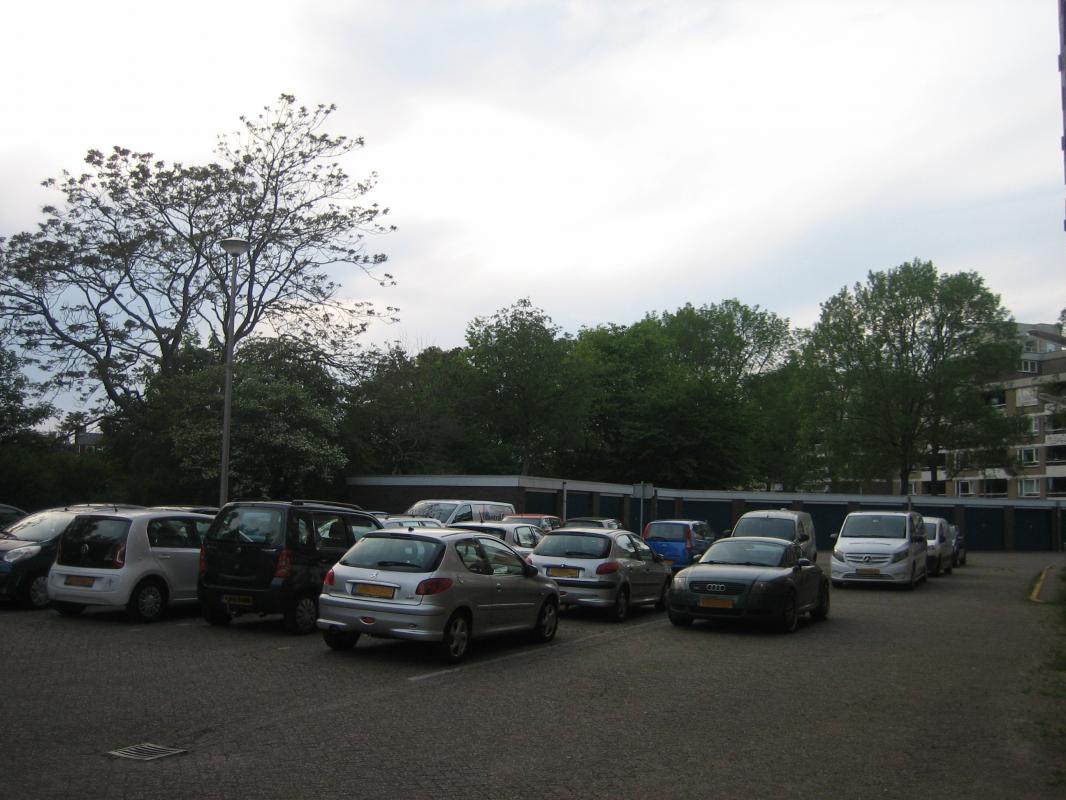 parkeerplaats bij flat
